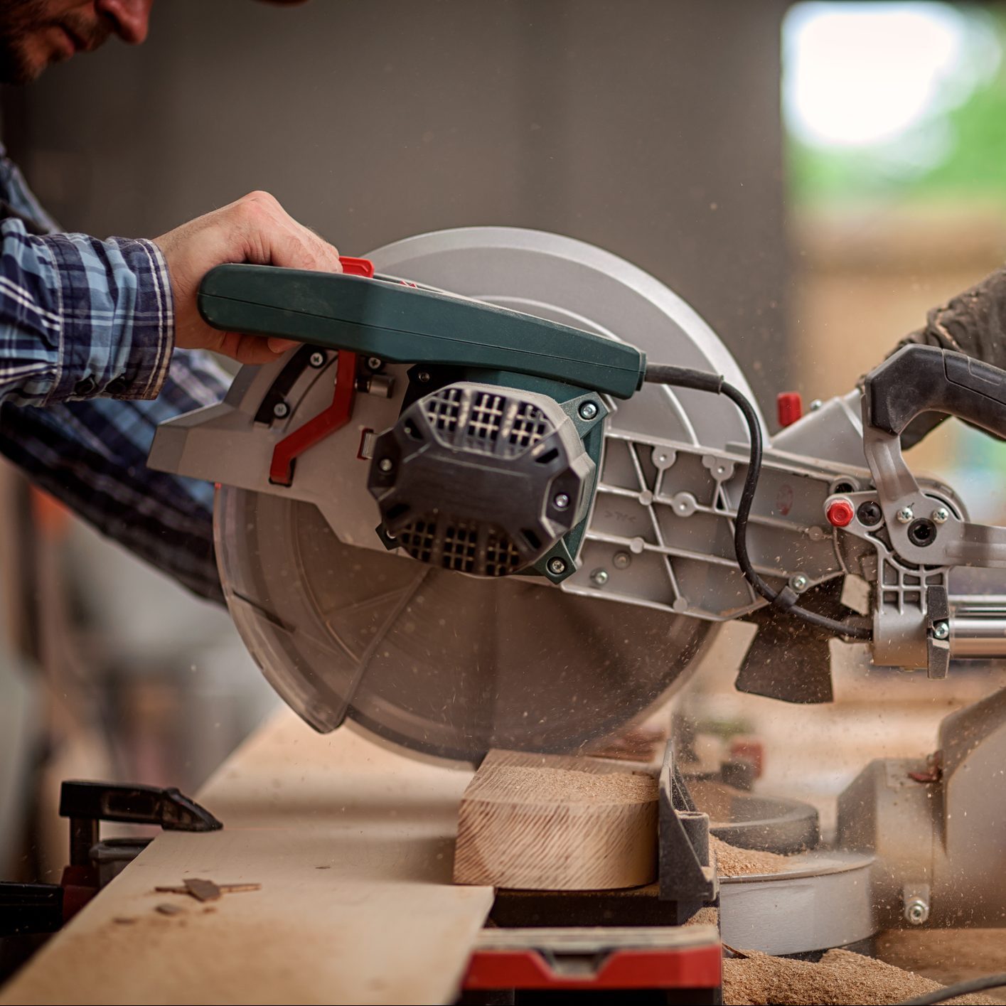 Close up miter saw