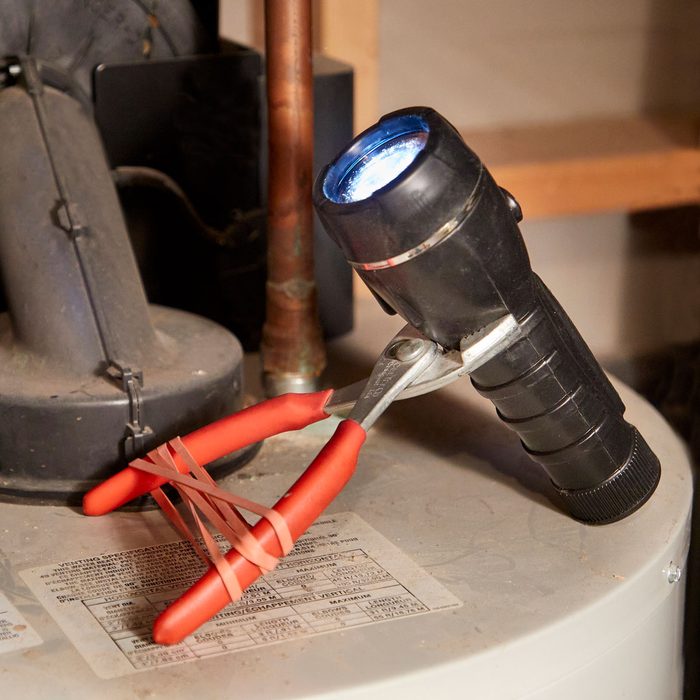 Hands Free Flashlight Pliers Trick