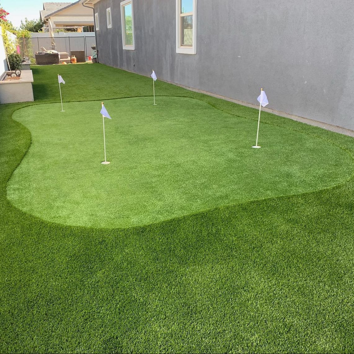 Putting Green Side Yard Via Cebuildersaz Instagram.com