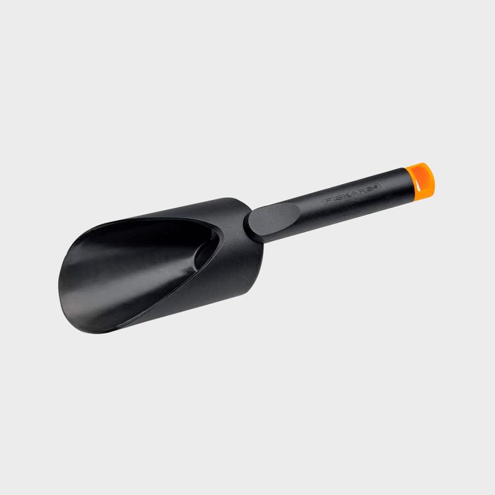 Fiskars Composite Soil Scoop Ecomm Amazon.com