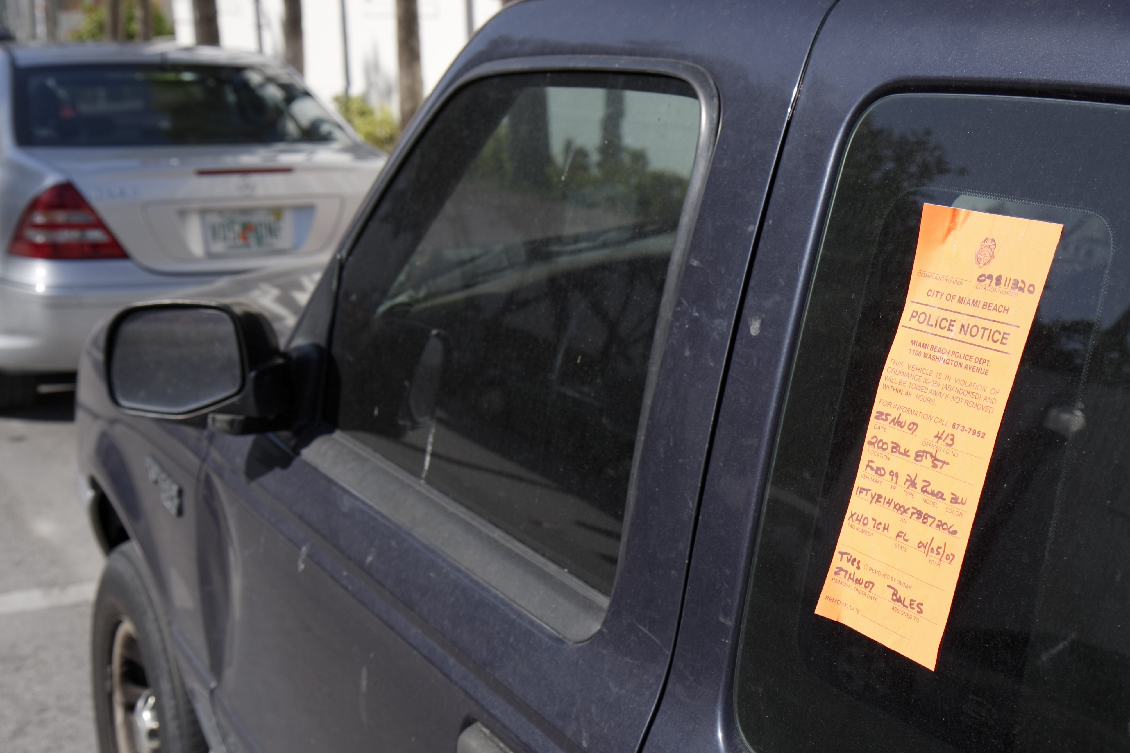 A police notice on an abandoned vehicle at Miami Beach