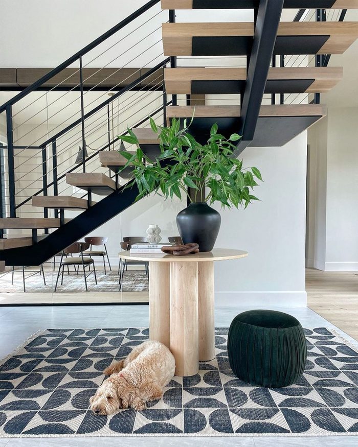 Round Courtesy @lindseyhomedesign Via Instagram