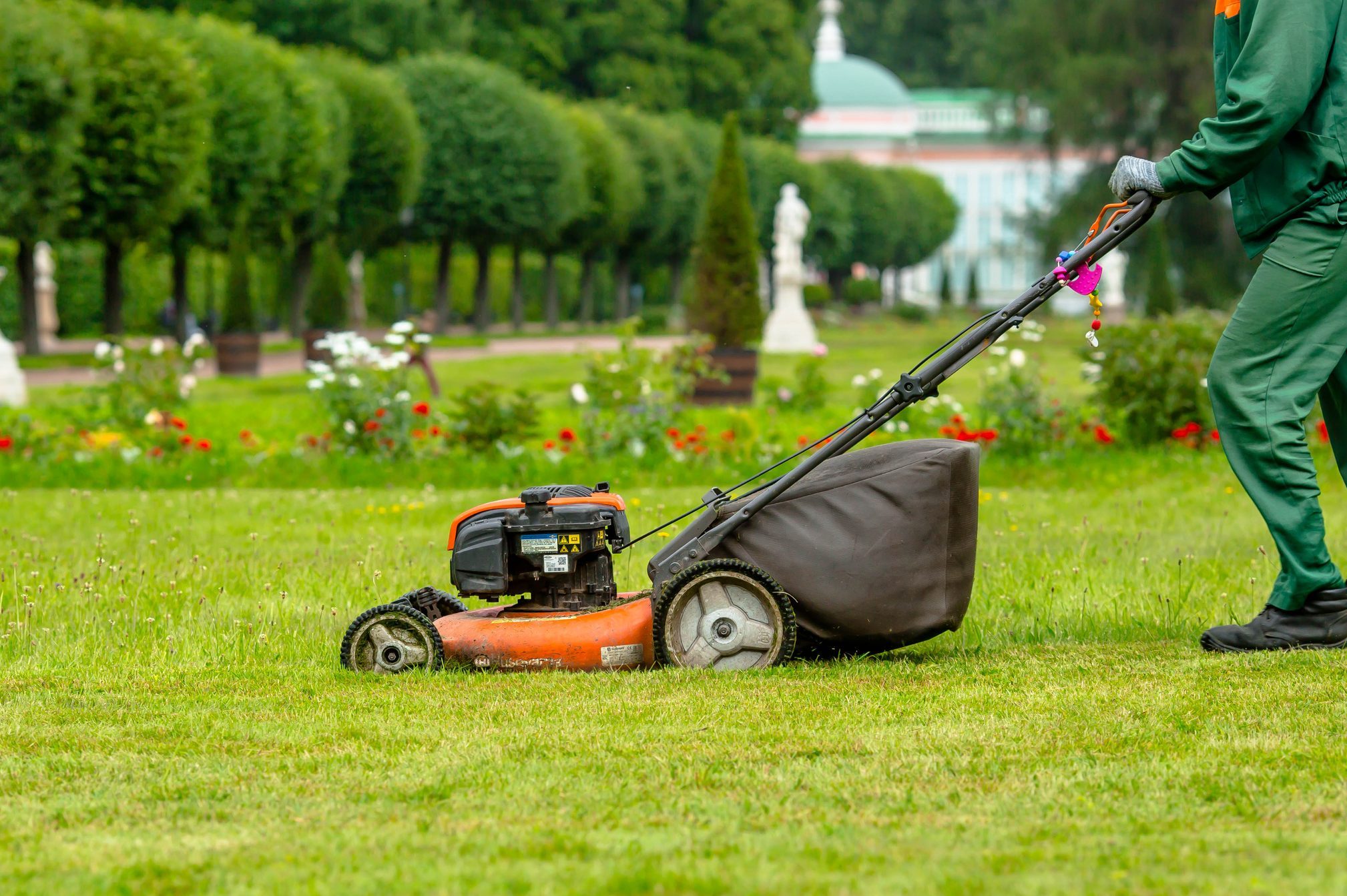 Self-Propelled vs. Push Mower: What’s the Difference?