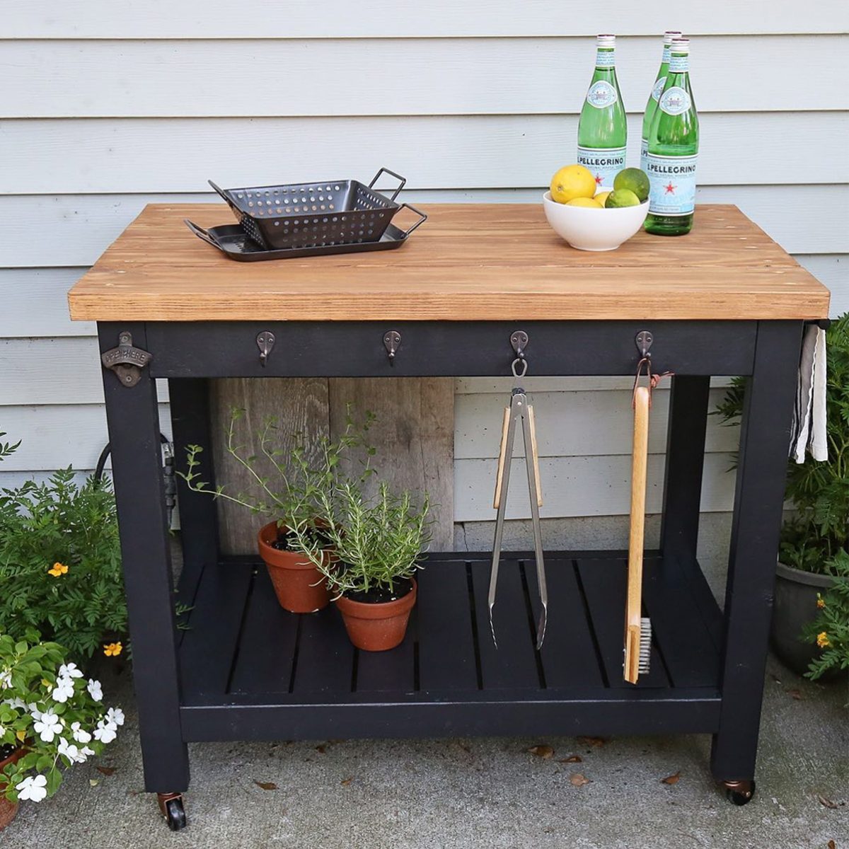 Diy Grill Cart Via @angelamariemade Instagram