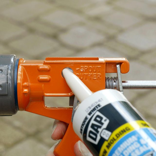Piercing the inner seal of caulk gun