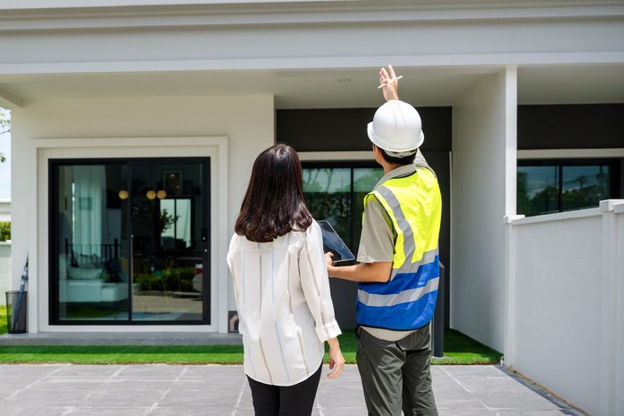 Home inspector discusses issues with homeowners