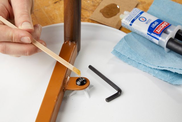 Putting epoxy