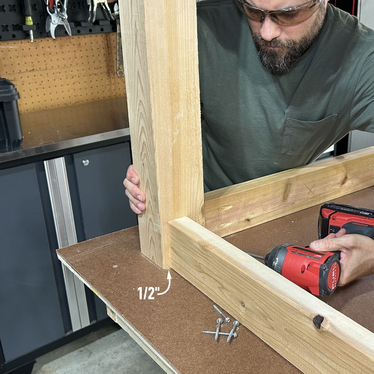 Fhmpp23 Mb 09 07 Patiotable 04 How To Build A Diy Patio Table Patio Table Legs