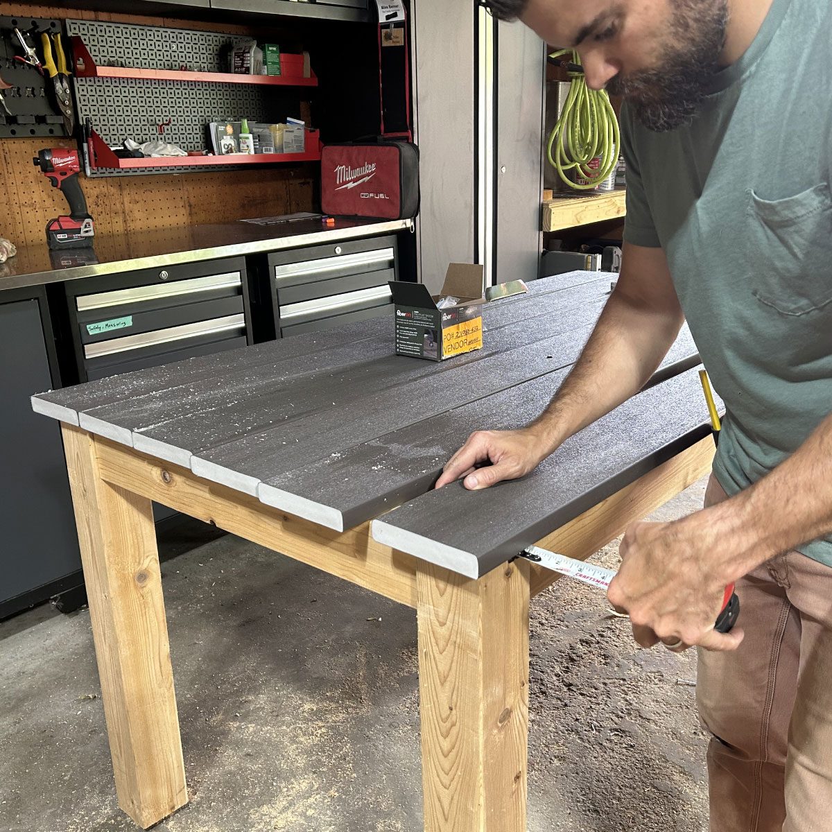 Fhmpp23 Mb 09 07 Patiotable 13 How To Build A Diy Patio Table Layout The Outdoor Tabletop