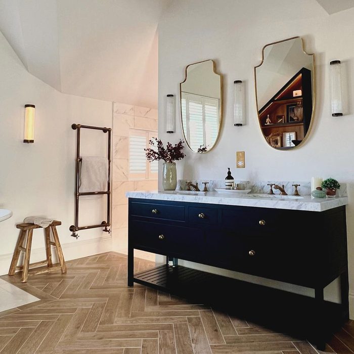 8 Black And White Bathroom Decor Ideas Refined Black And White Bathroom Courtesy @hemptonhouse Instagram