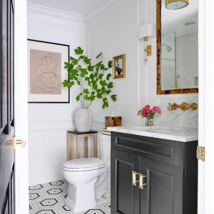 8 Black And White Bathroom Decor Ideas Traditional Black And White Bathroom courtesy @kbjinteriors Instagram