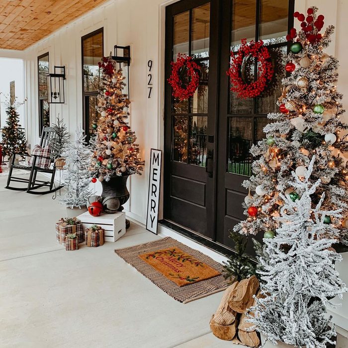 9 Front Porch Christmas Decor Ideas