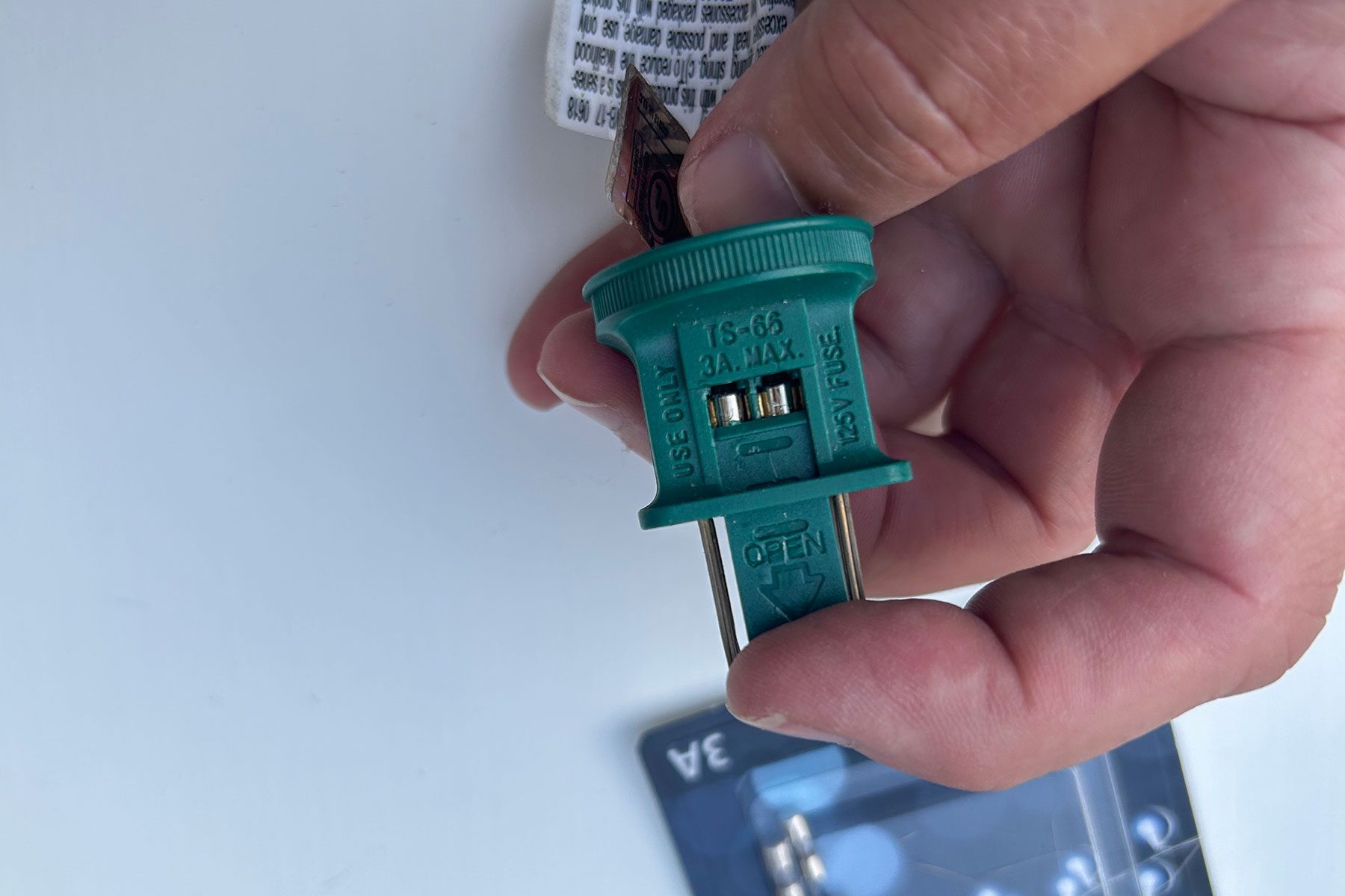 Closing the compartments of the switch