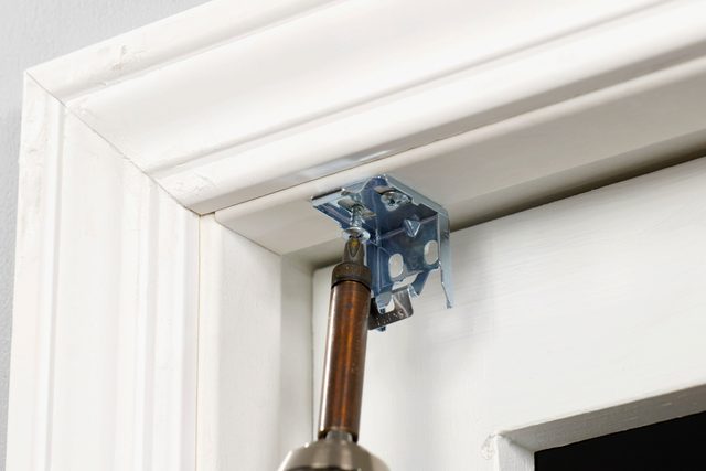 How To Install Window Blinds Fhmvs23 Mf 08 21 Installblinds 4 Ss Edit