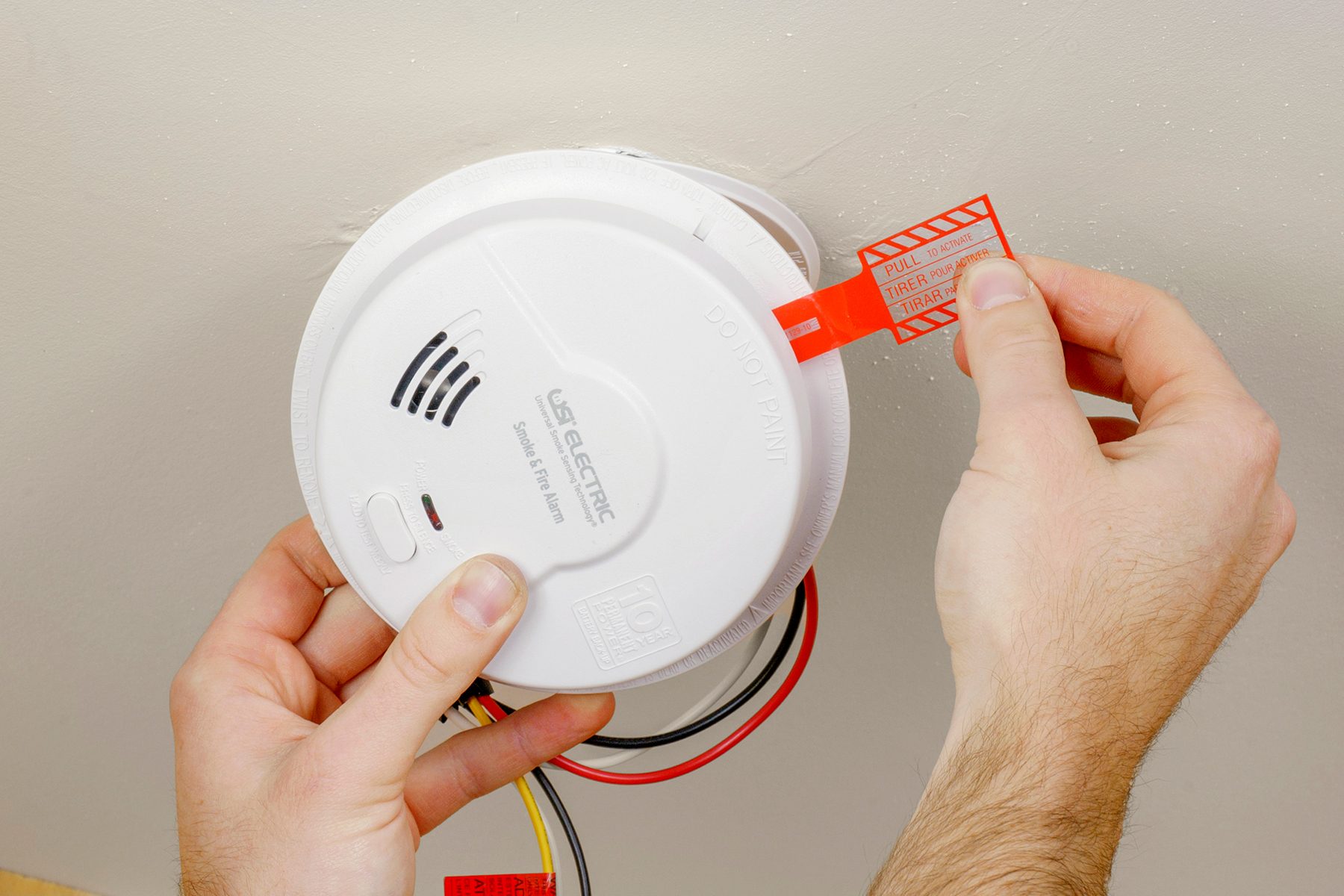 How To Install A Hard Wired Smoke Detector Fhmvs23 Mf 10 31 Installsmokealarm 3 Ss Edit