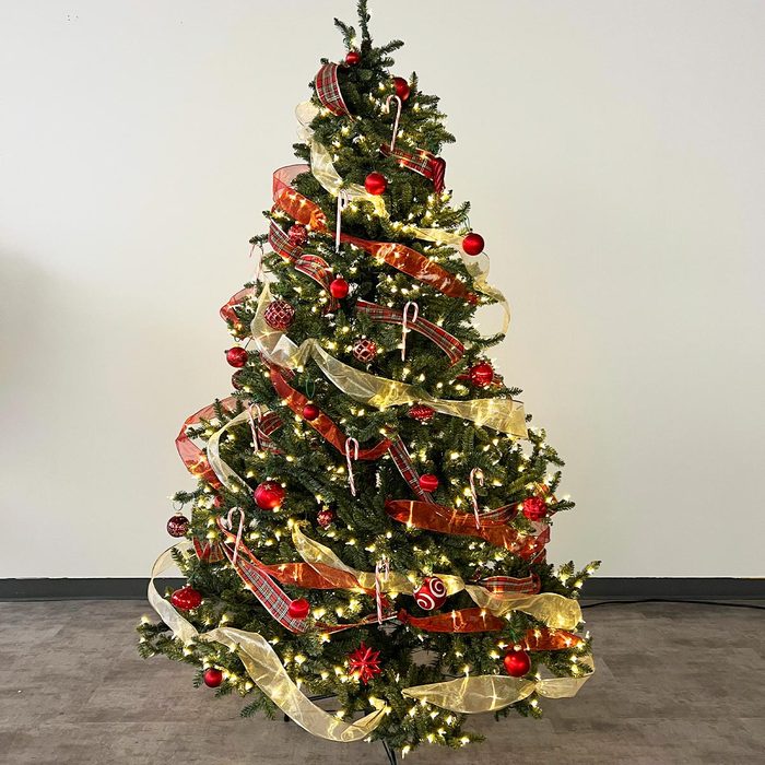 How To Put Ribbon On A Christmas Tree