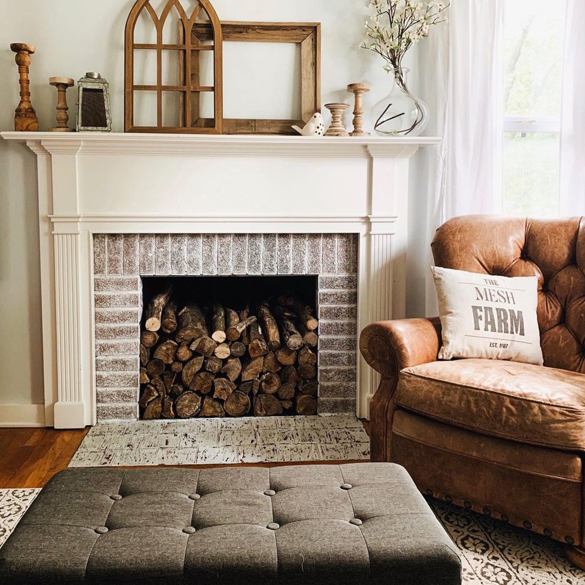 8 Fireplace Mantel Ideas Vintage Finds Courtesy @honeyrosehome Instagram