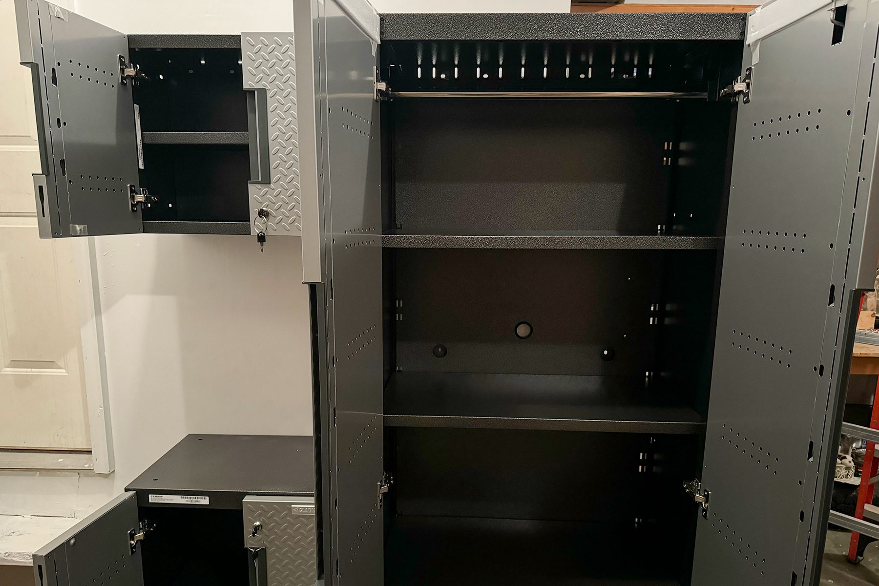 Fhma24 Gladiator Flex Cabinet System Mary Henn 02 Ssedit