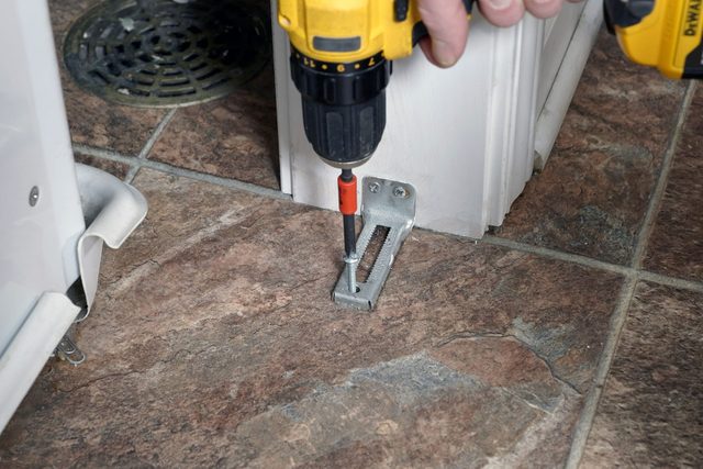 How To Fix Bifold Closet Doors Fhmvs24 Mf 05 13 Bifoldclosetdoor Alignment5