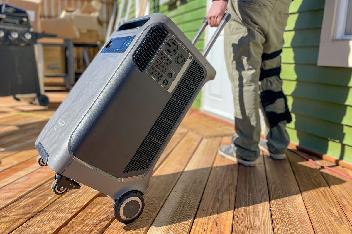Ankers Solix F3800 Portable Power Station easy to carry
