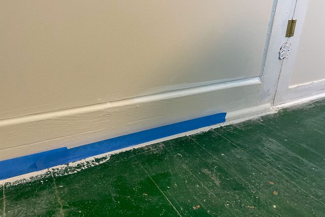 Taping the floor edges with blue tape