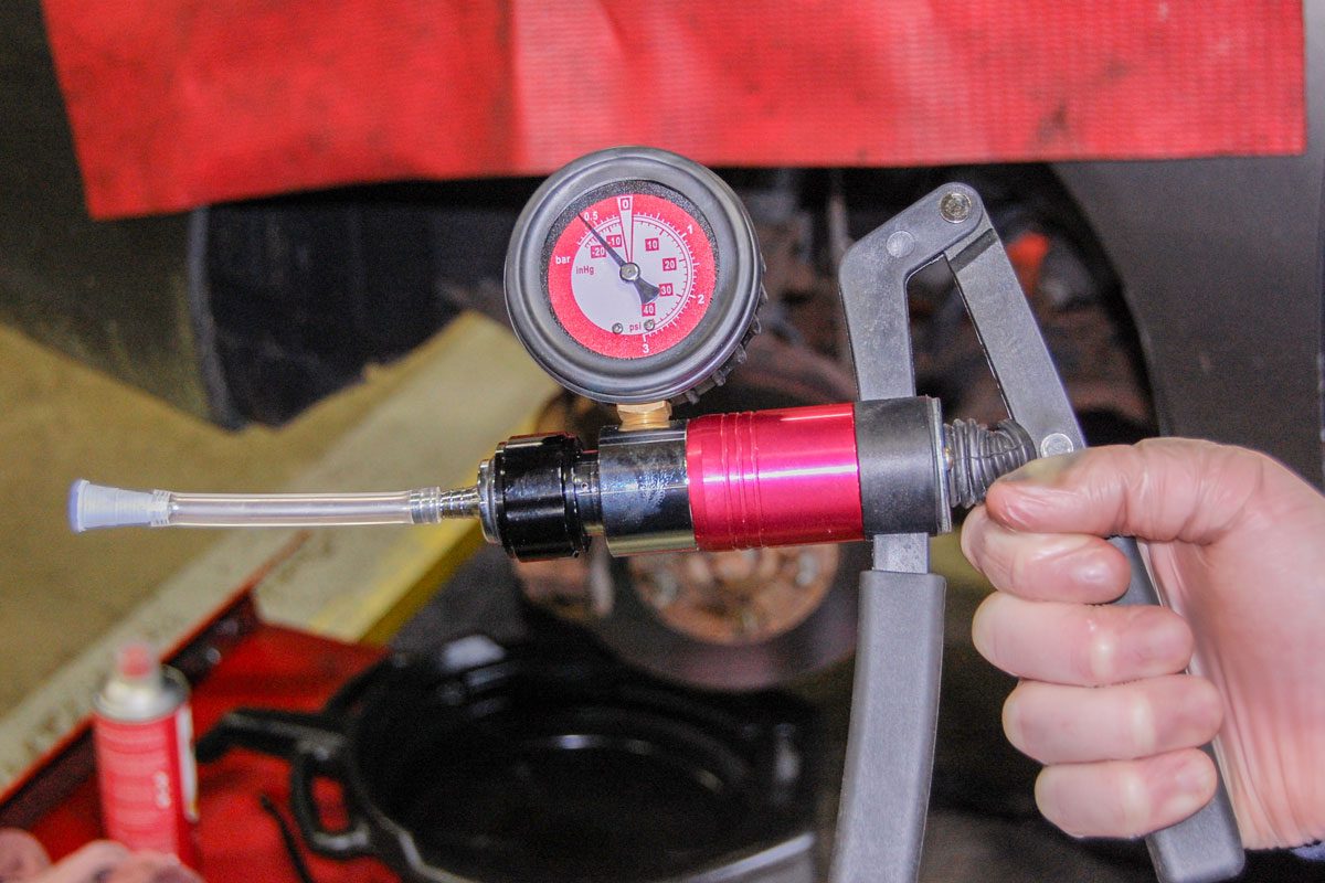 Testing Vacuum Pump Holding Vacuum