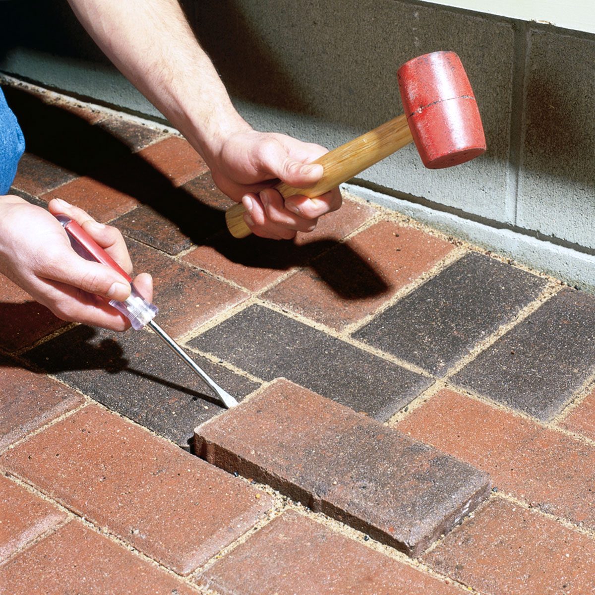 Removing the paver with screwdriver