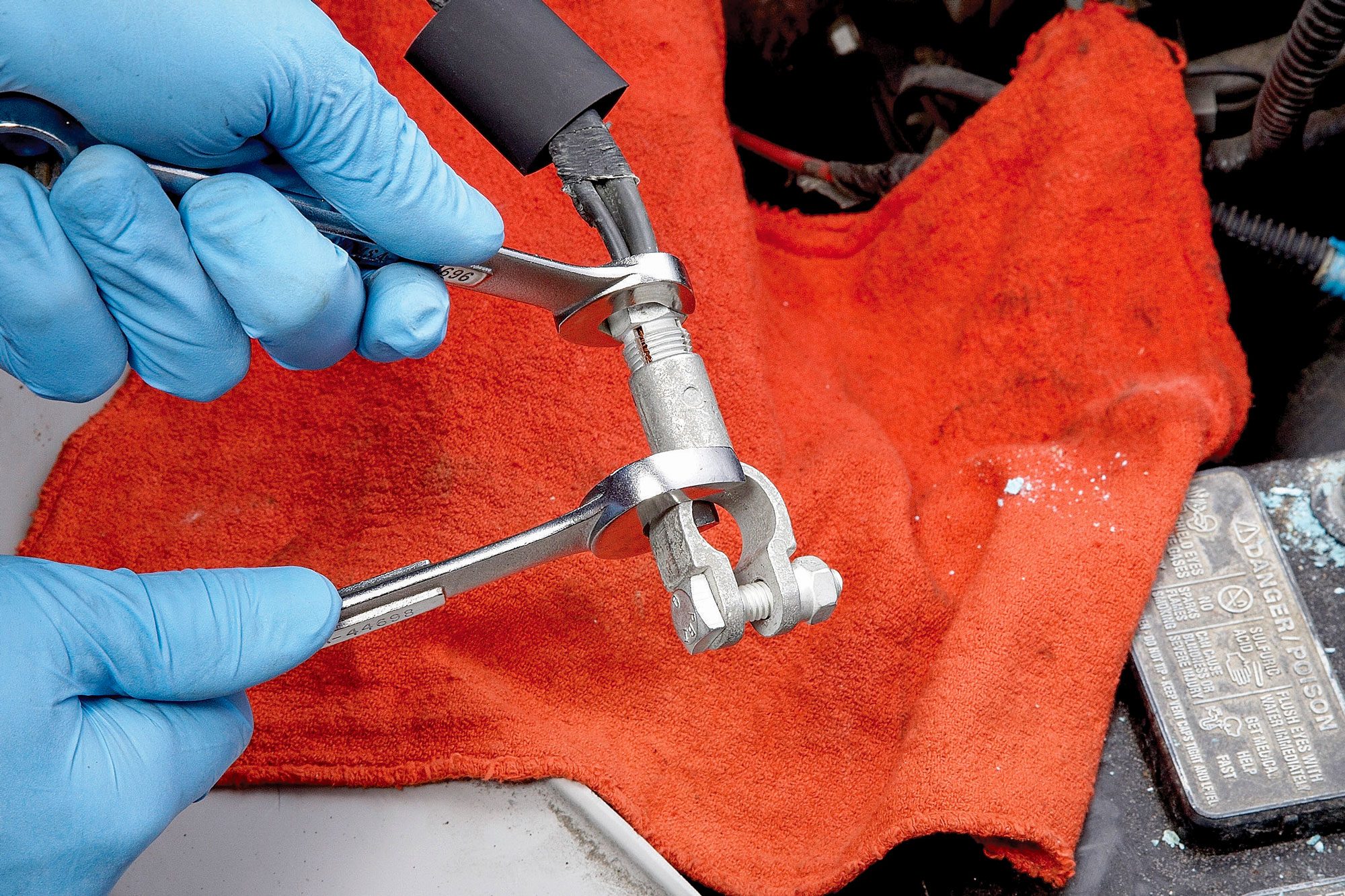 How To Replace The Battery Terminals In Your Car Fh10jau 510 13 024 Ksedit