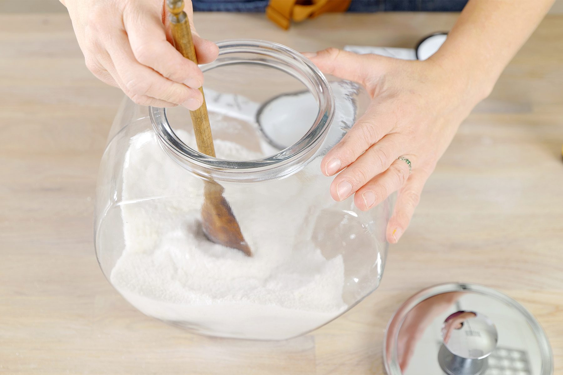 How To Make Your Own Laundry Detergent And Other Laundry Essentials Fhmvs23 Mr 12 12 23 Laundrydetergent 1