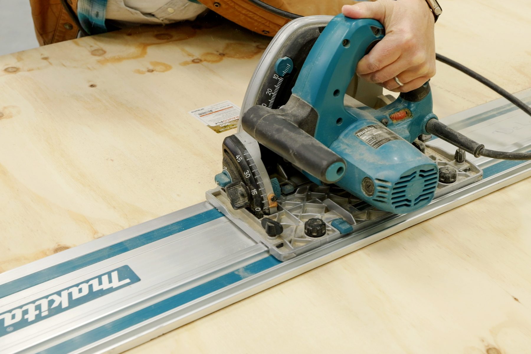 How To Make A Clothes Rack On Wheels Cut the plywood