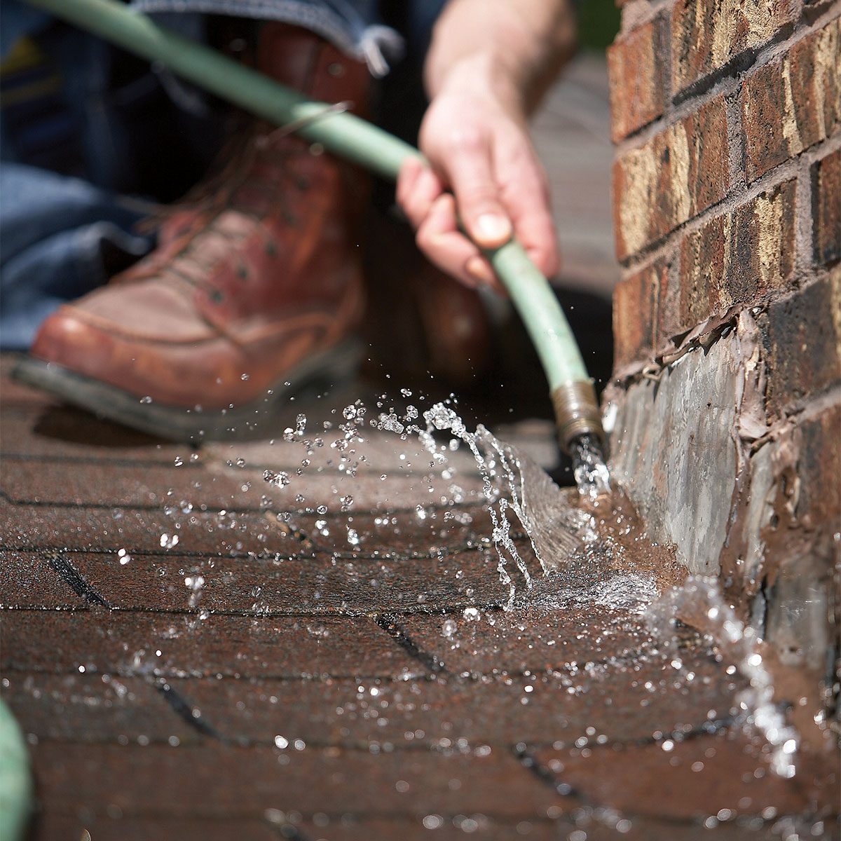 Watering the roof with pipe