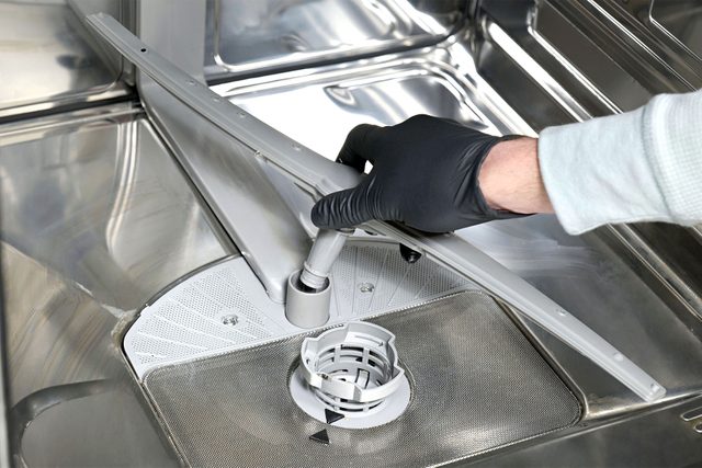 How To Clean A Dishwasher Filter And Spray Arm Fhmvs24 Pk 03 22 Cleandishwasherfilterandsprayarms Step2