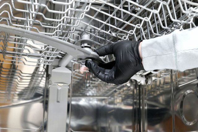 How To Clean A Dishwasher Filter And Spray Arm Fhmvs24 Pk 03 22 Cleandishwasherfilterandsprayarms Step7