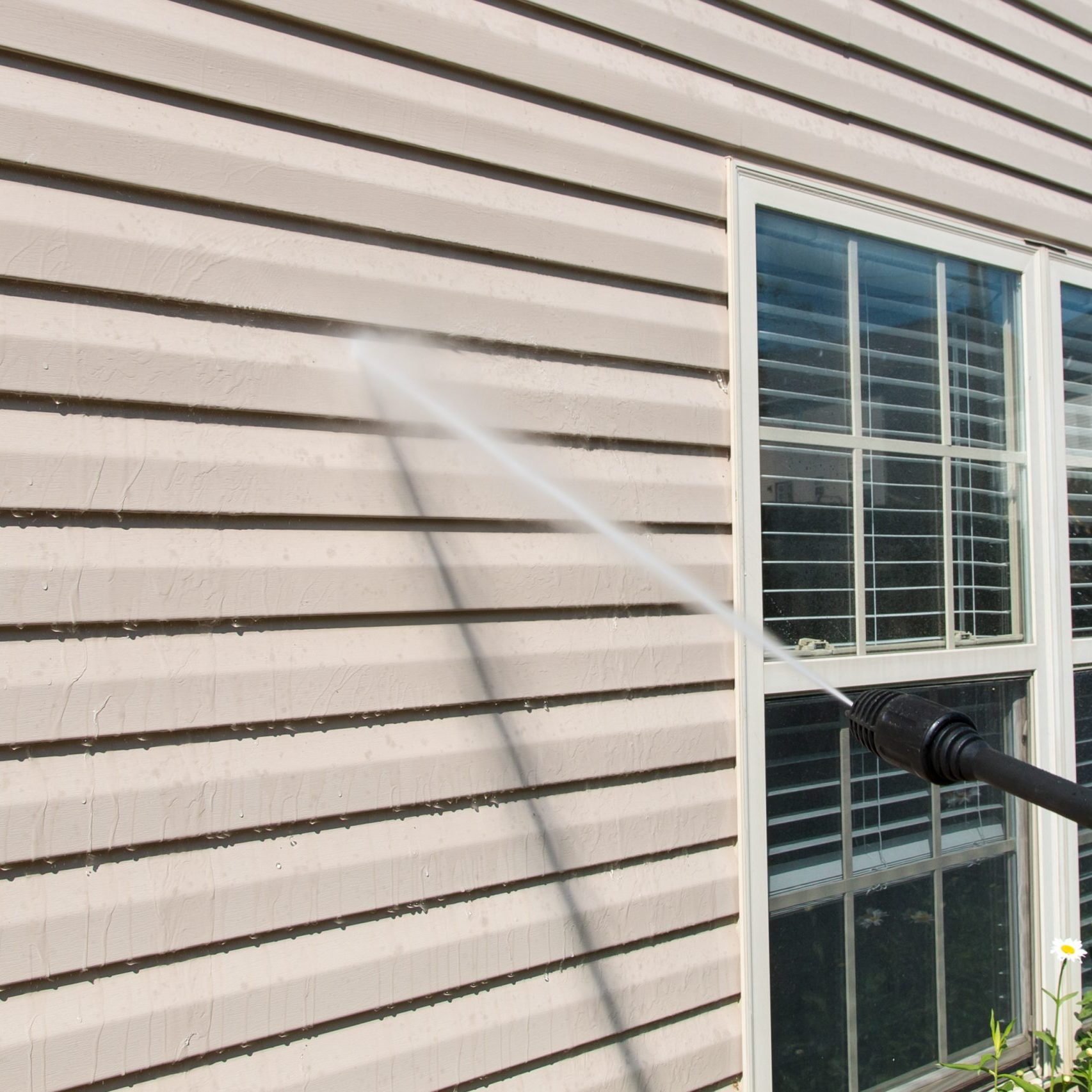 How to Clean Vinyl Siding