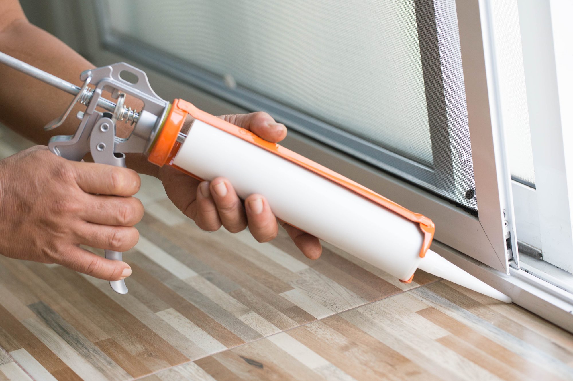 Using caulk gun