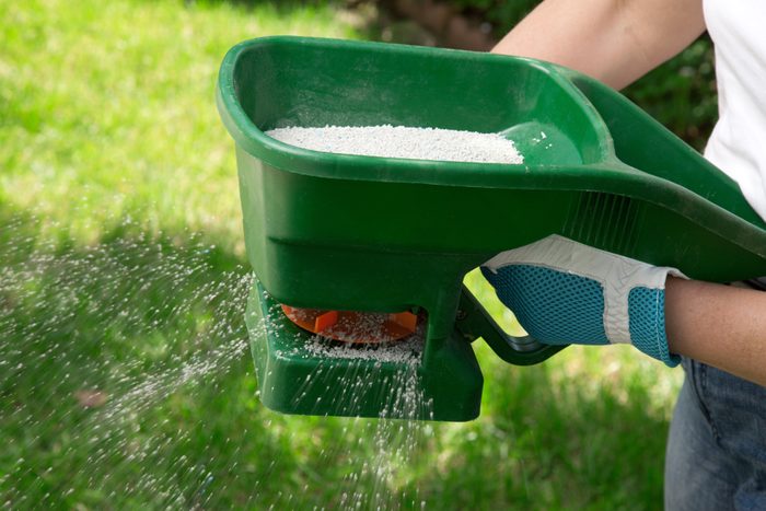 Fertilize Your Garden For A Fantastic Finish Gettyimages 148130431