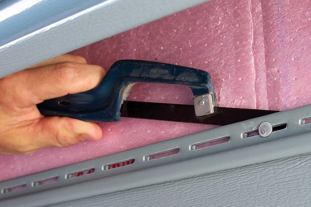 Using a hacksaw blade to cut