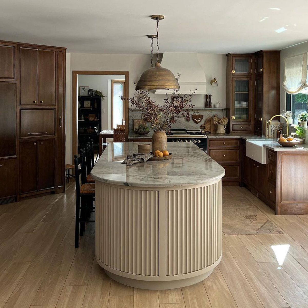 17 Inspiring Kitchen Island Ideas Incorporate Curves 