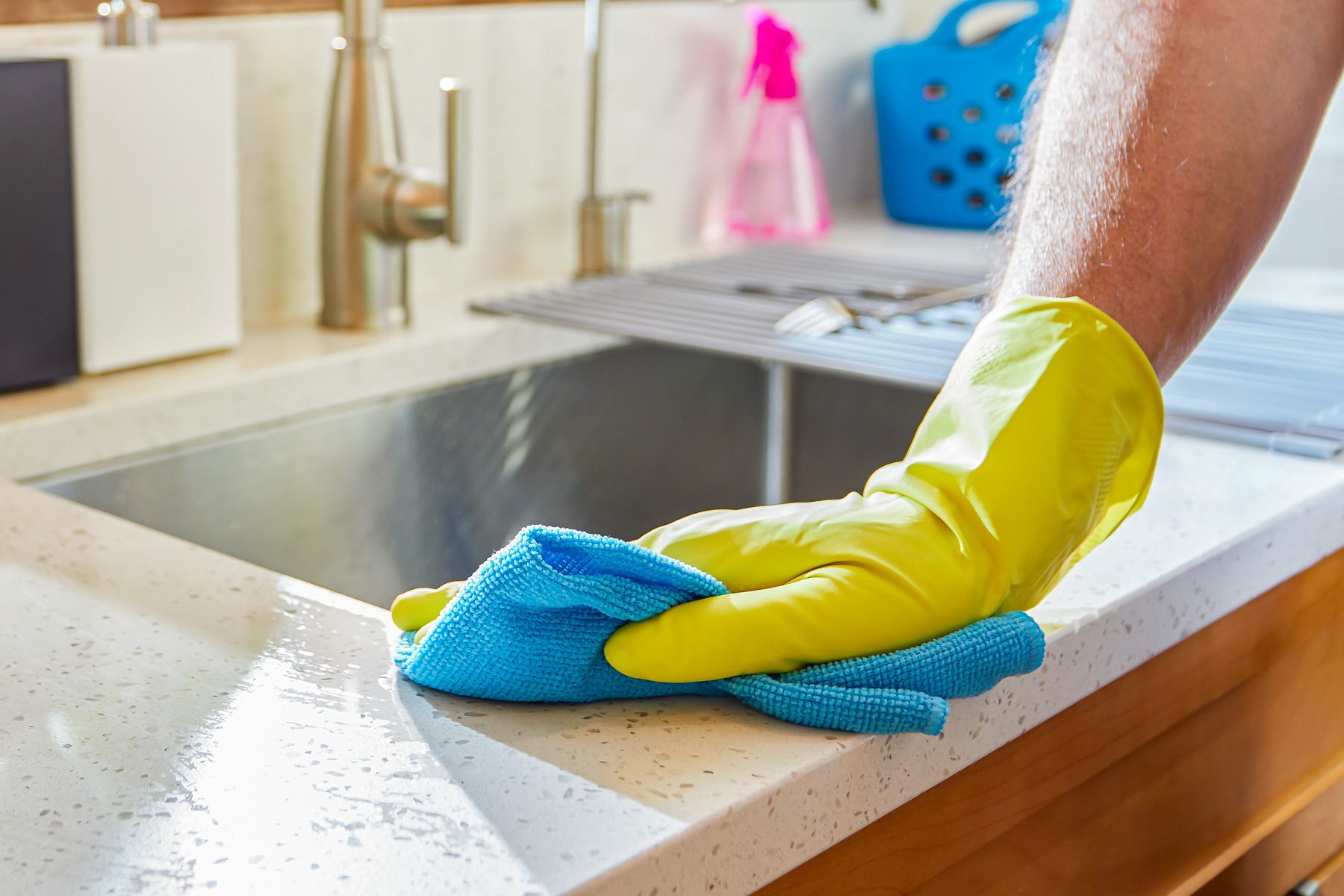 wiping quartz countertop with microfibres cloth
