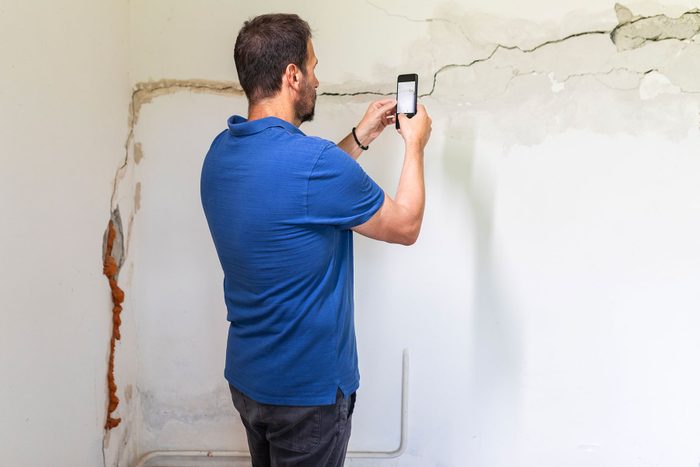 10 Tips For Cleaning Up After A Hurricane Or Other Natural Disaster Take Lots Of Pictures Gettyimages 2158406624