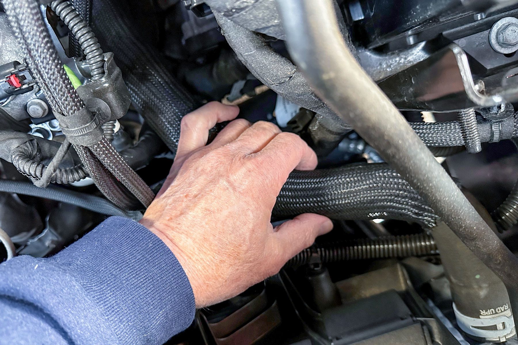 13 Belts And Hoses To Check On Your Car (especially Before Winter) Radiator Hose Pinch 1 Otedit