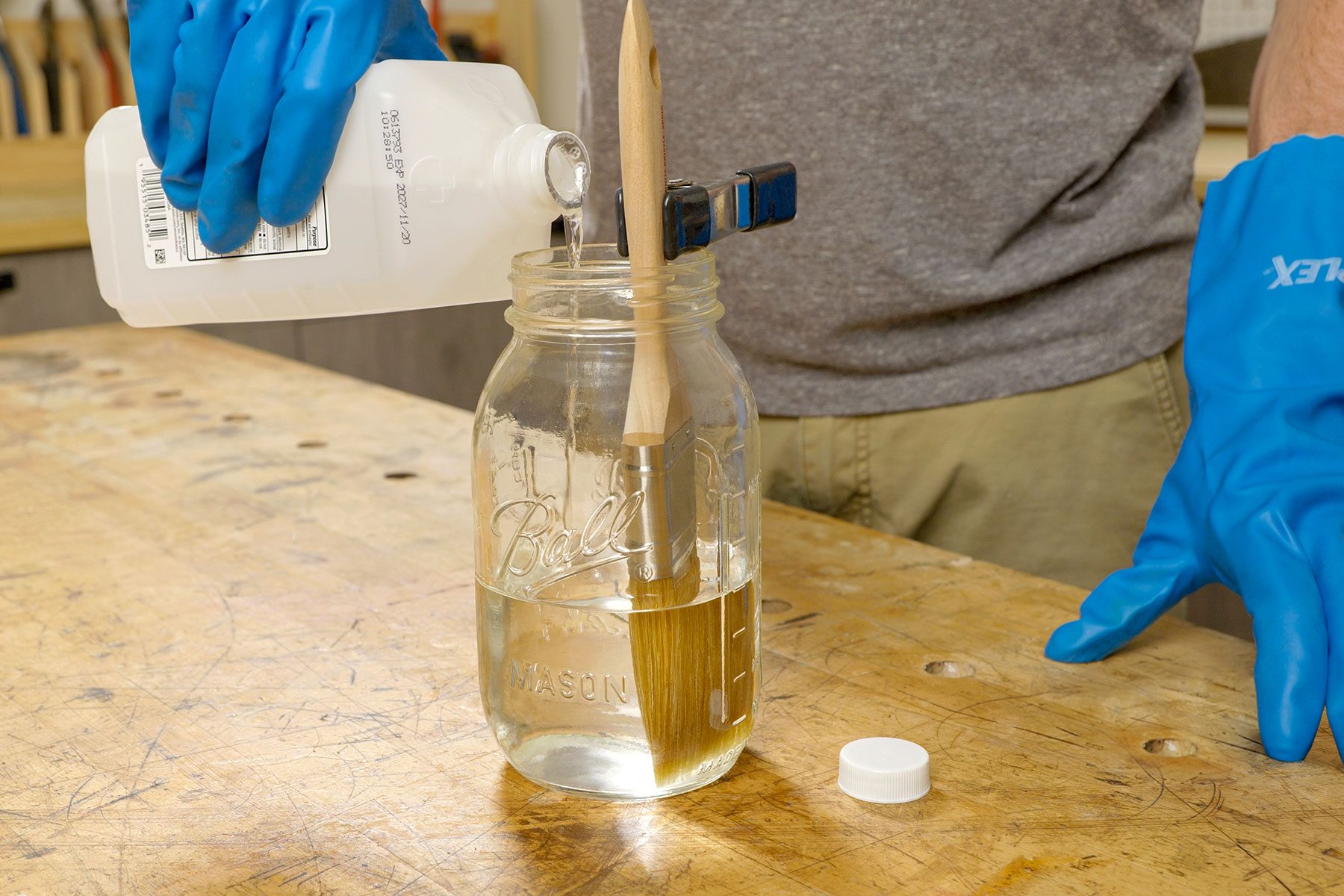 How To Clean Paint Brushes Fhmvs24 Pk 8 1 Cleaningpaintbrushesshellac Step2