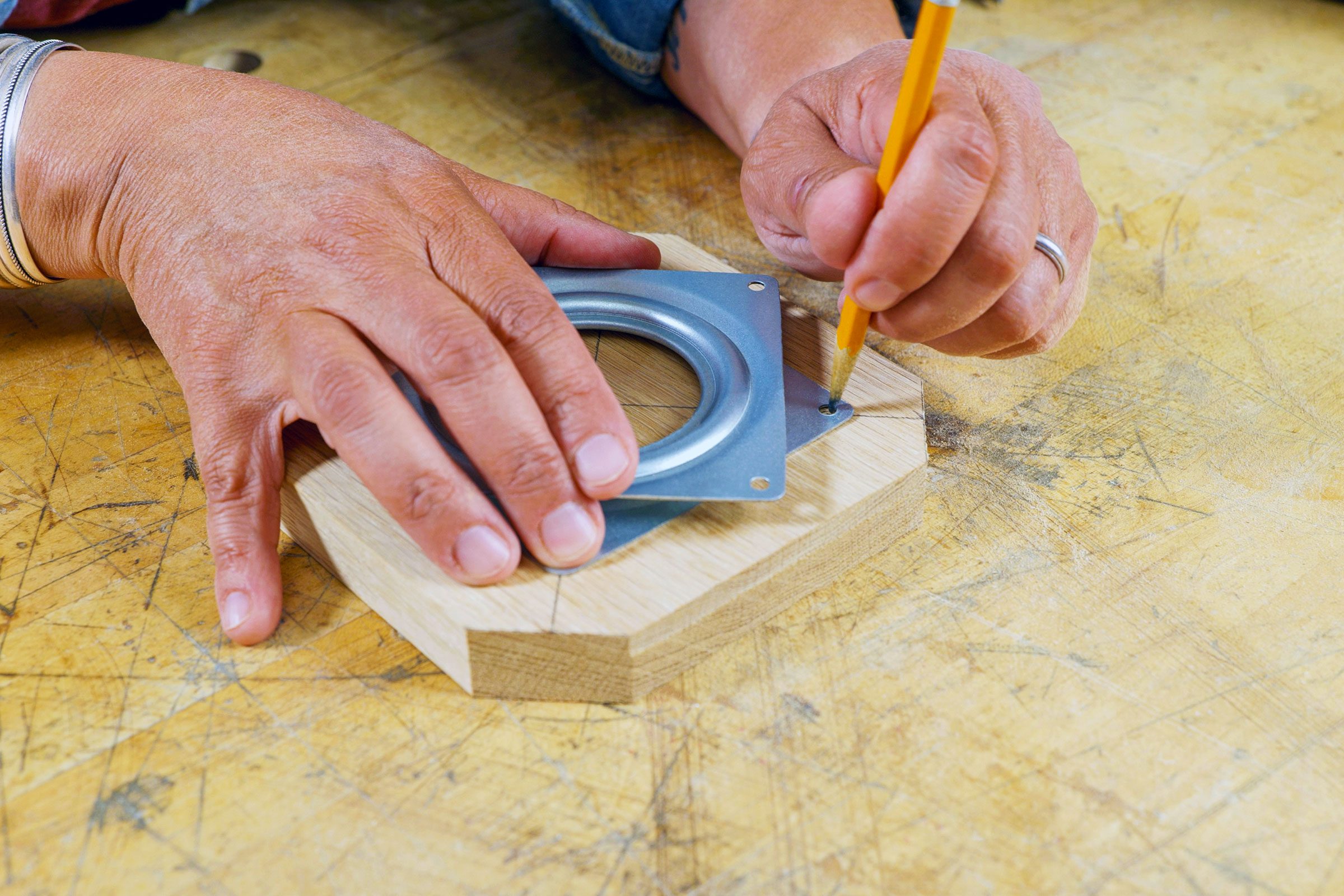 Layout lazy Susan hardware screws