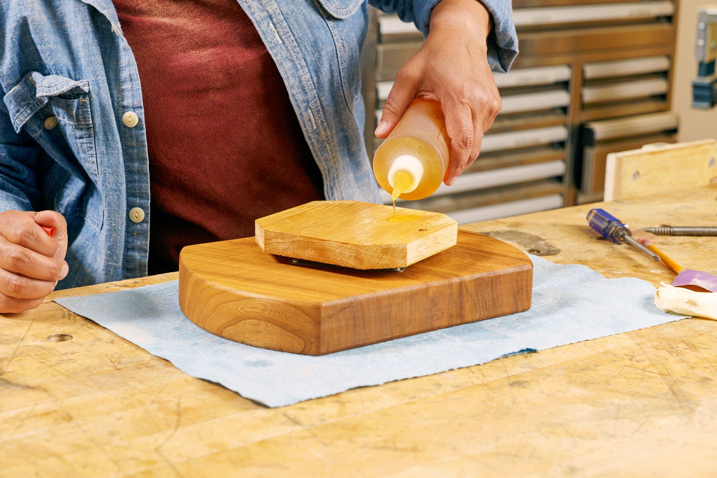 Apply one last coat of walnut oil