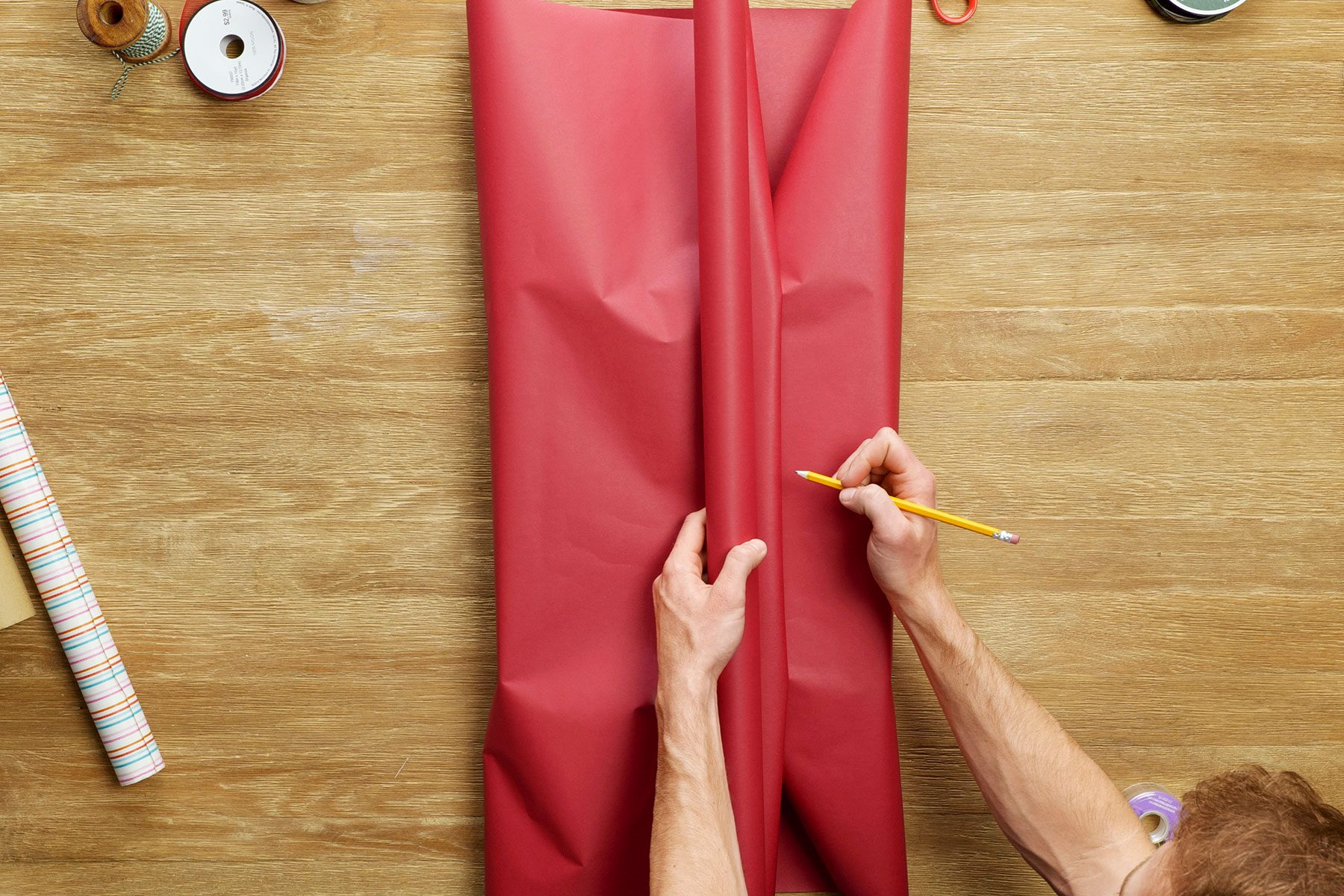 How To Wrap A Present Fhmvs24 Pk 09 13 Wrappingaboxpresent Step2