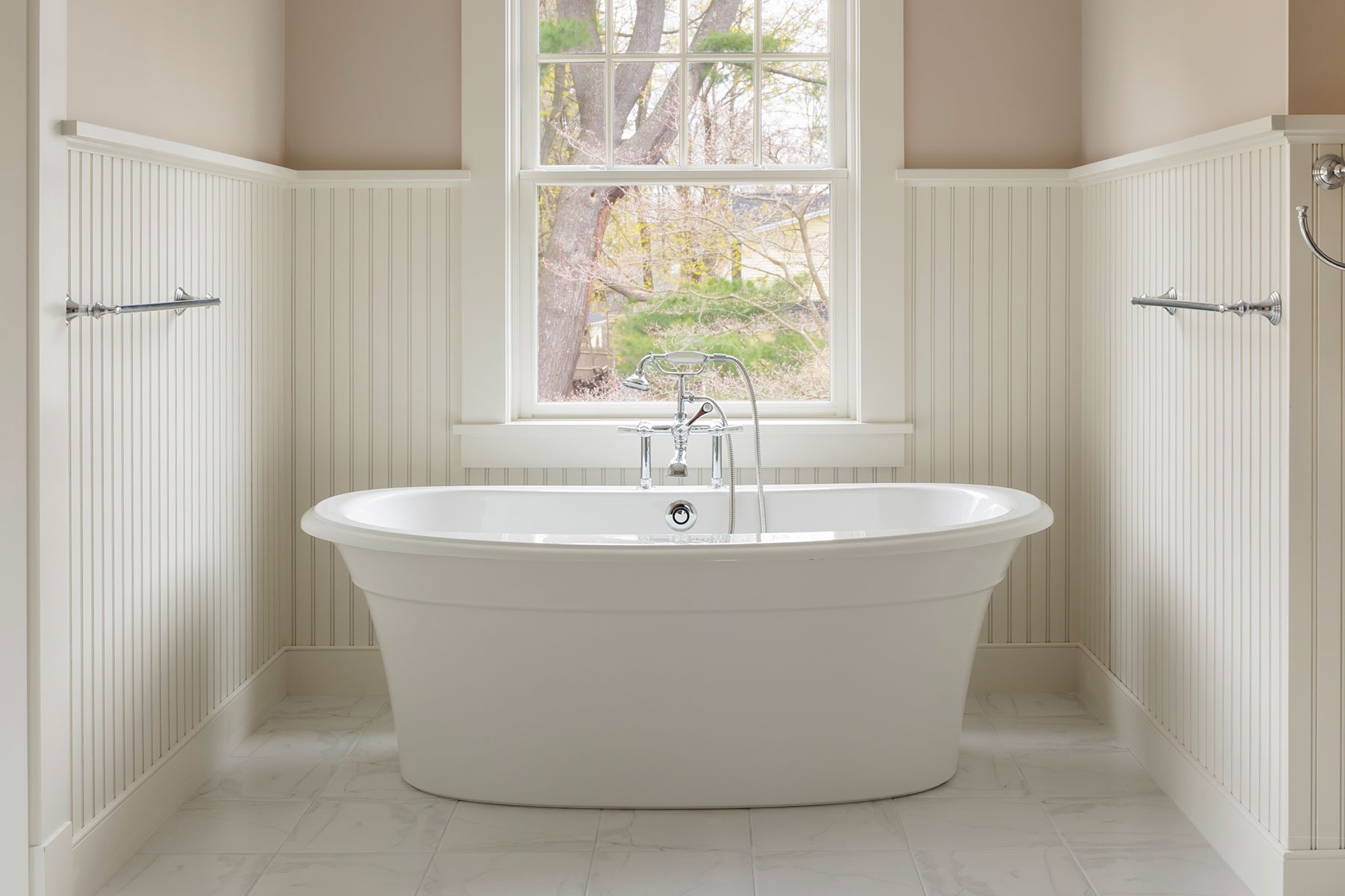 Ultimate Soaking Tubs Buying Guide Meaning, Types & Installation Gettyimages 498107349