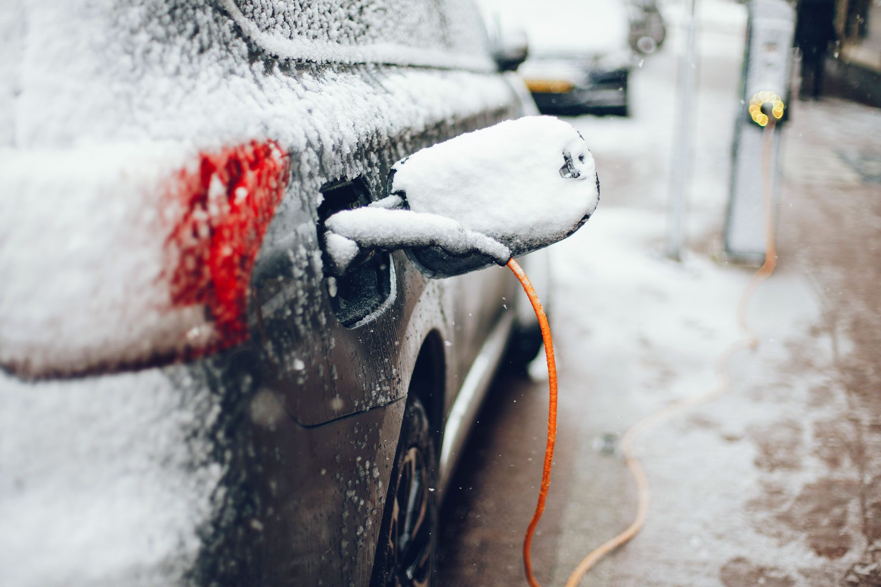 15 Essential Winter Maintenance Tips for EVs and Hybrid Cars