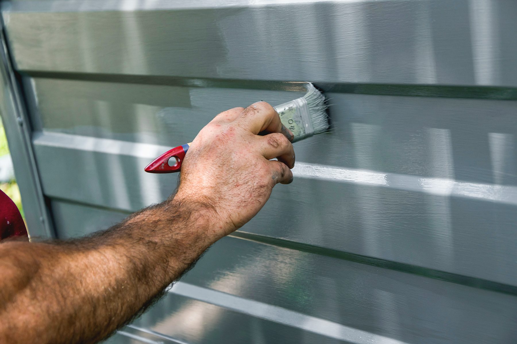 Choosing The Right Paint For Your Garage Door Gettyimages 804354950