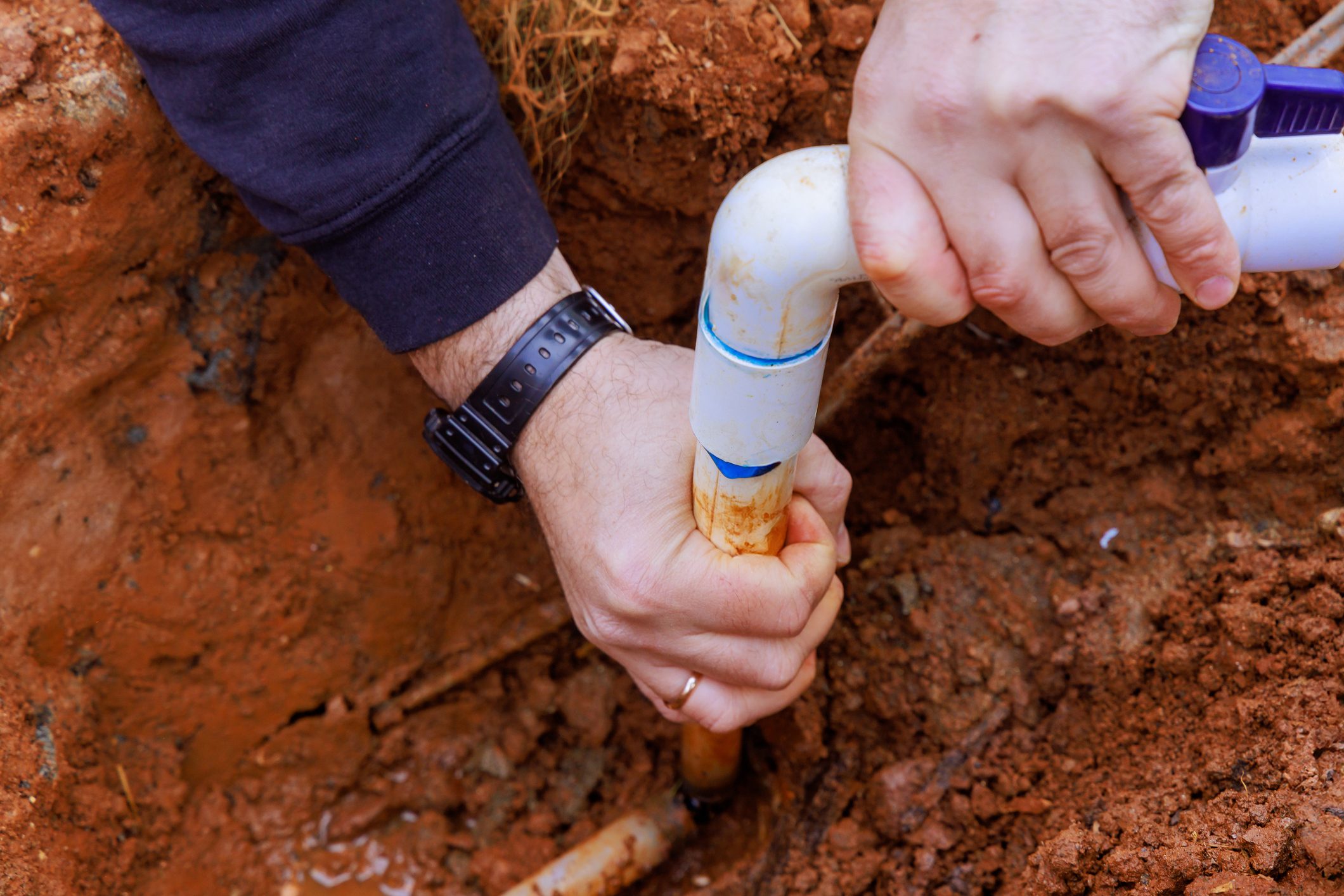 Installing a glue pvc pipe