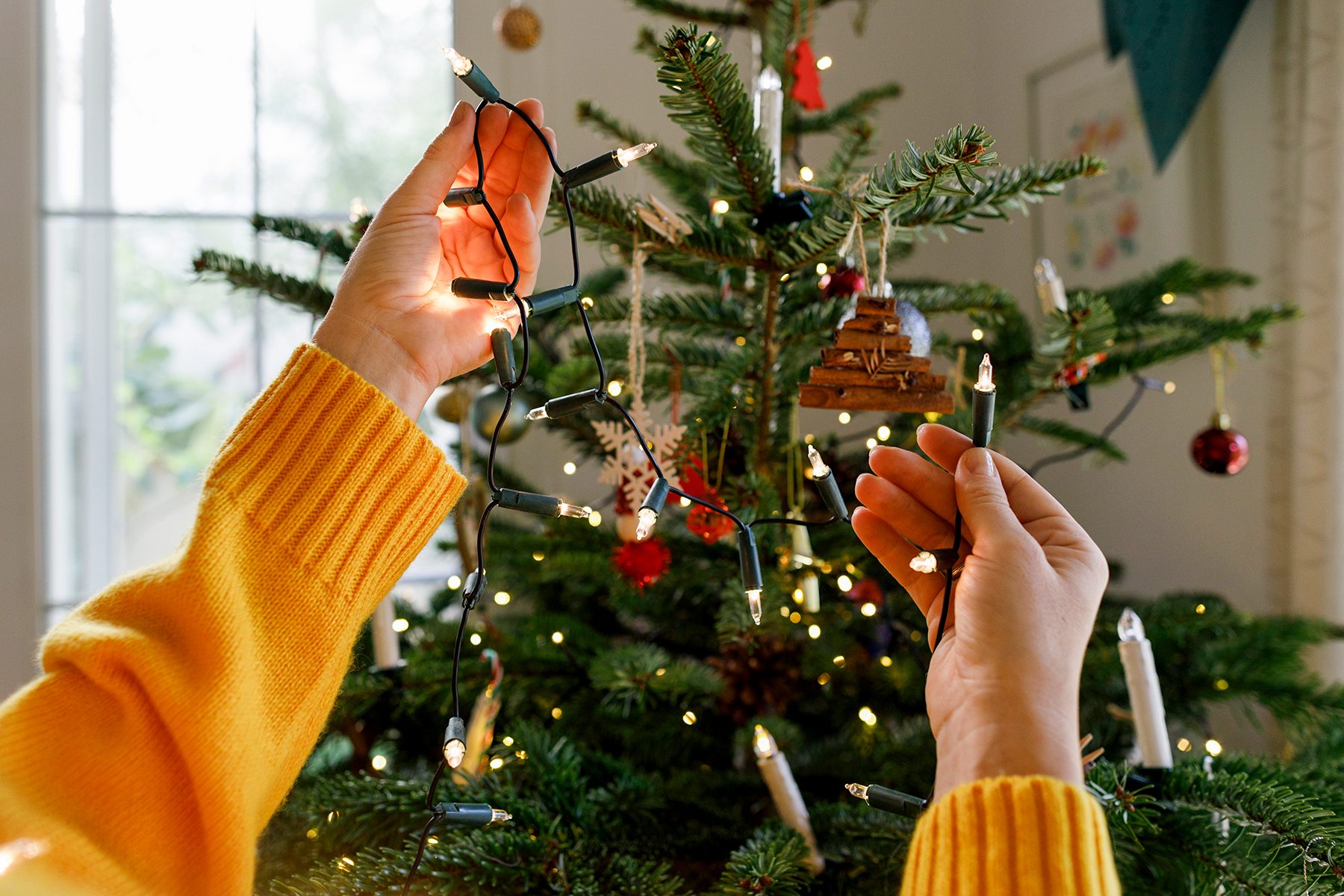 Here’s Why You Should Hang Your Christmas Tree Lights Vertically